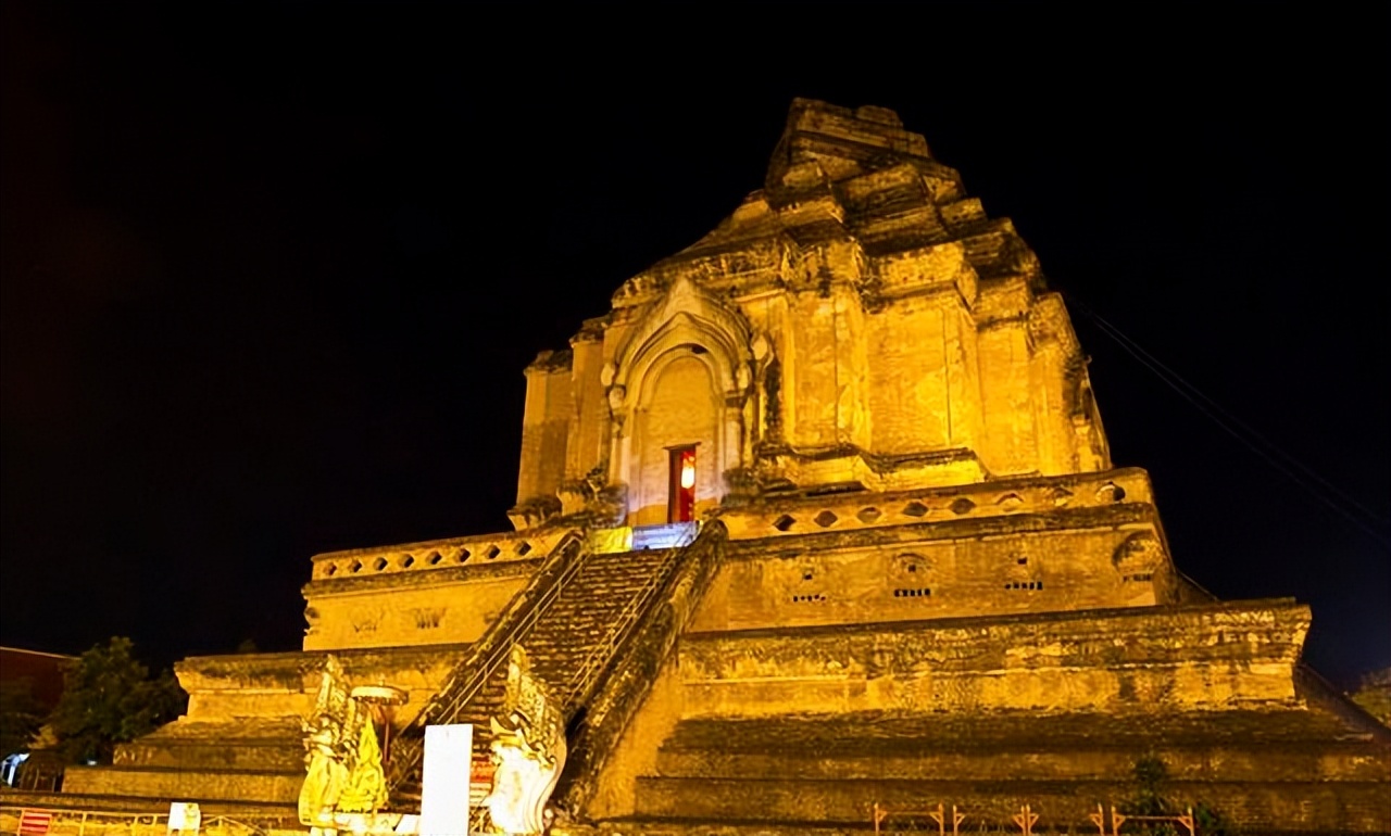 清迈_清迈契迪龙寺旅游_泰国佛教寺庙