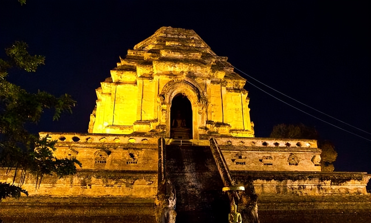 泰国佛教寺庙_清迈_清迈契迪龙寺旅游