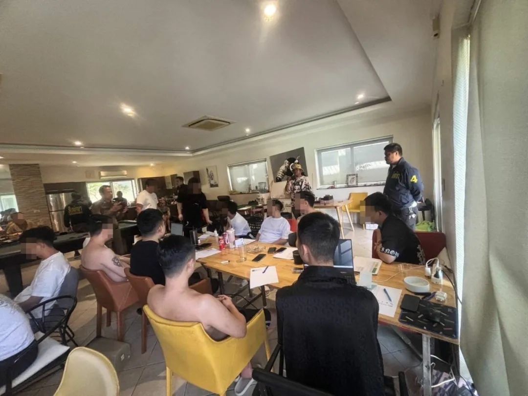 邦拉蒙区海景豪宅_泰国_泰国春武里府警方突袭