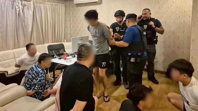 泰国移民警察抓捕非法赌博窝点_泰国酒店非法赌博事件_泰国新闻