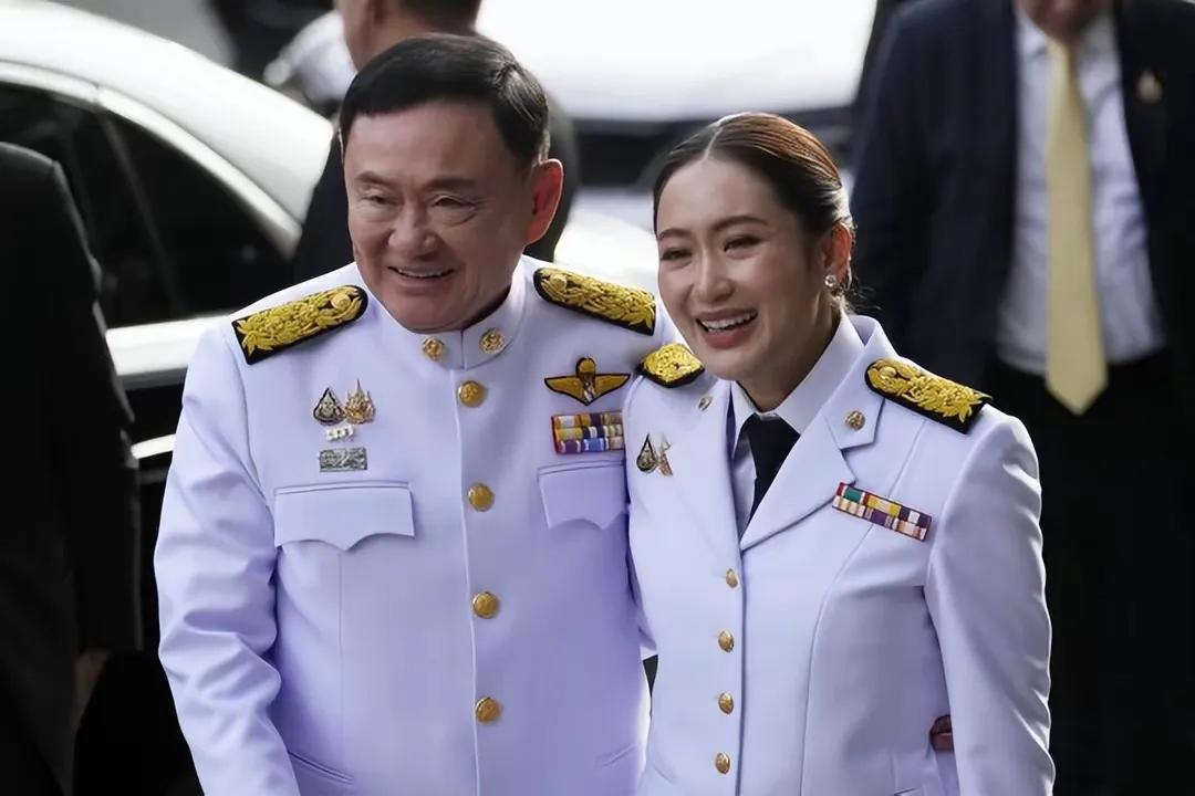 泰国_他信出手助女_泰国总理女儿信任危机