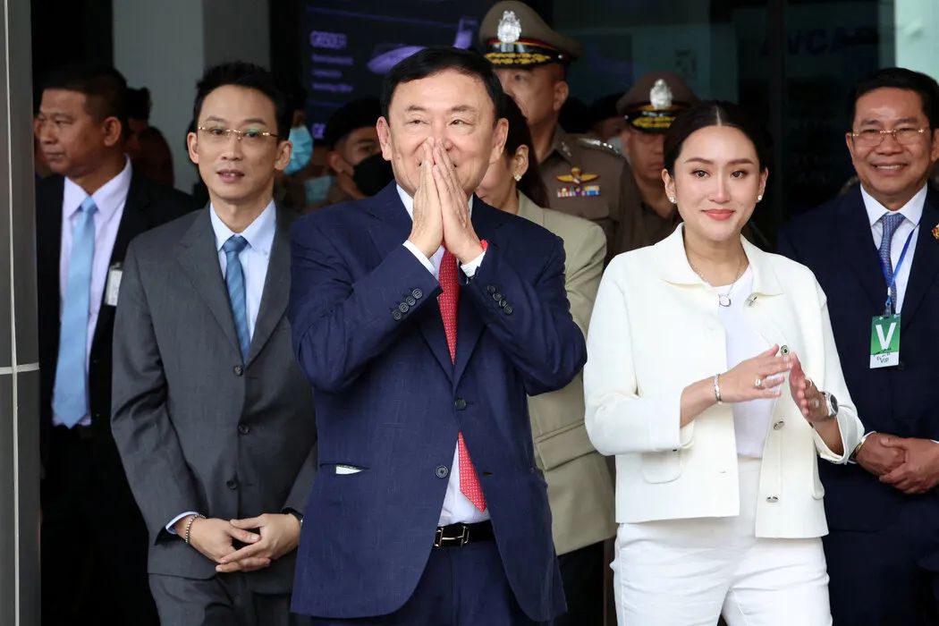 泰国总理佩通坦下台原因_泰国新闻_泰国军方与为泰党关系