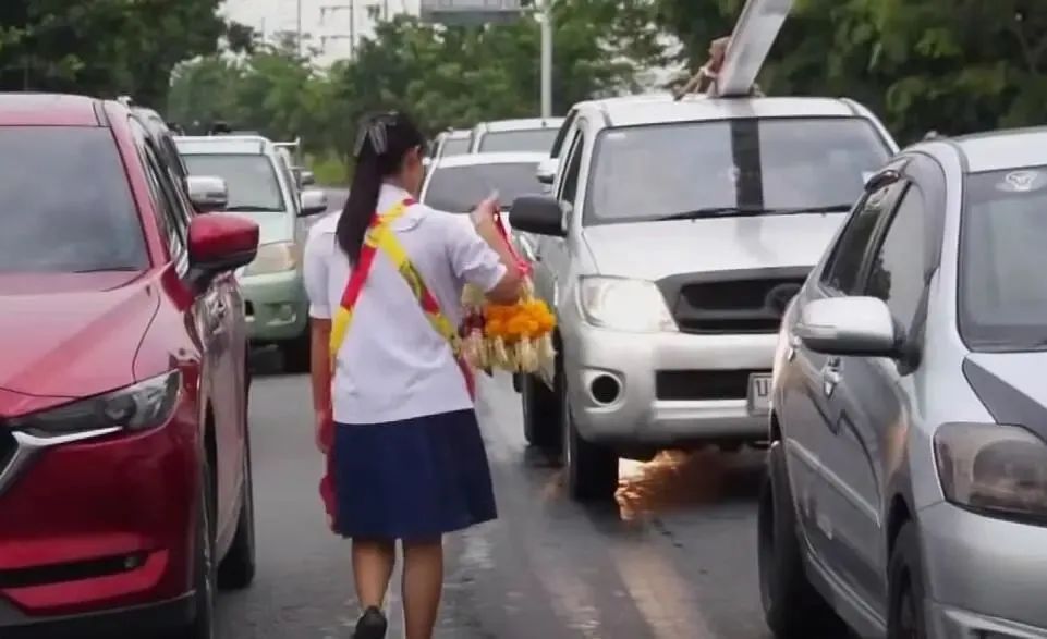 清迈_清迈火箭人咖啡加盟_泰国街头流动摊贩