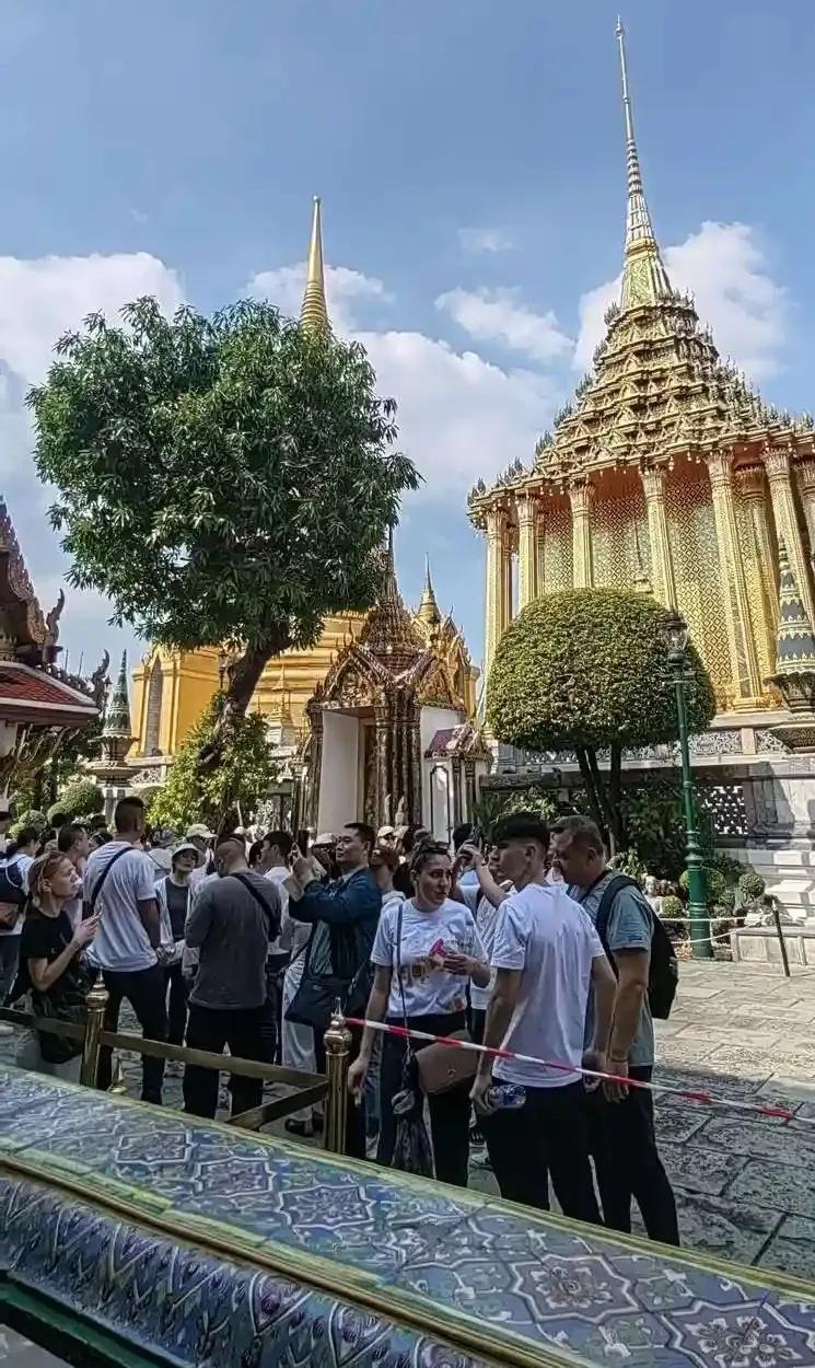 泰国房产市场中国买家_曼谷中国超市_曼谷街头中国游客行为