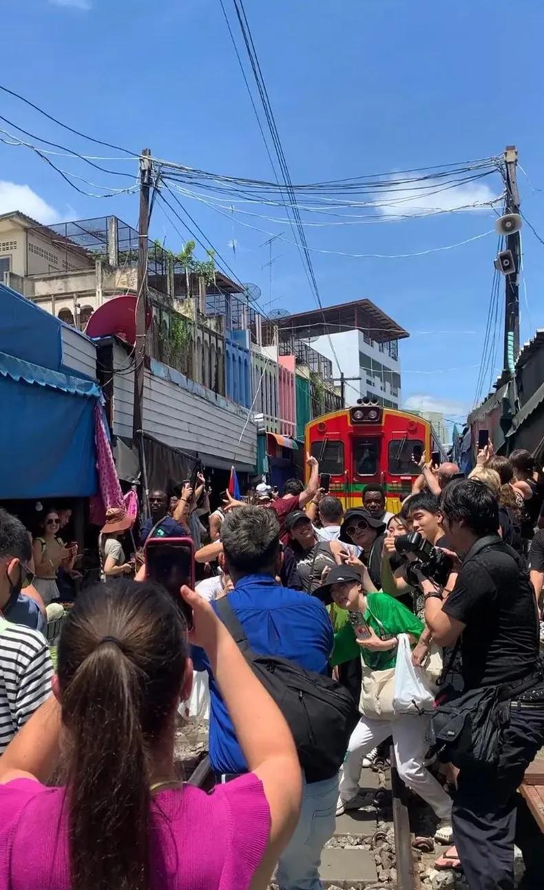 泰国房产市场中国买家_曼谷中国超市_曼谷街头中国游客行为
