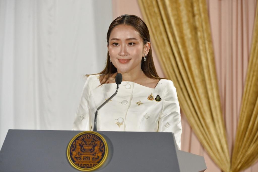 泰国政治震荡_泰国王室访问中国_泰国