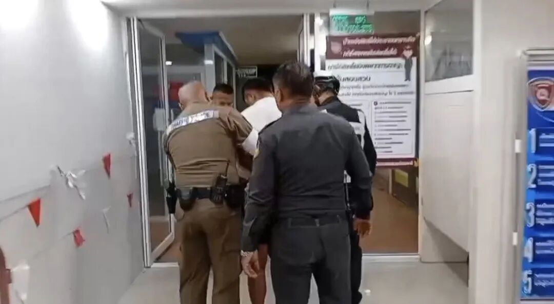 泰国芭提雅商场袭击事件_中国男子刺伤外籍警员_泰国新闻