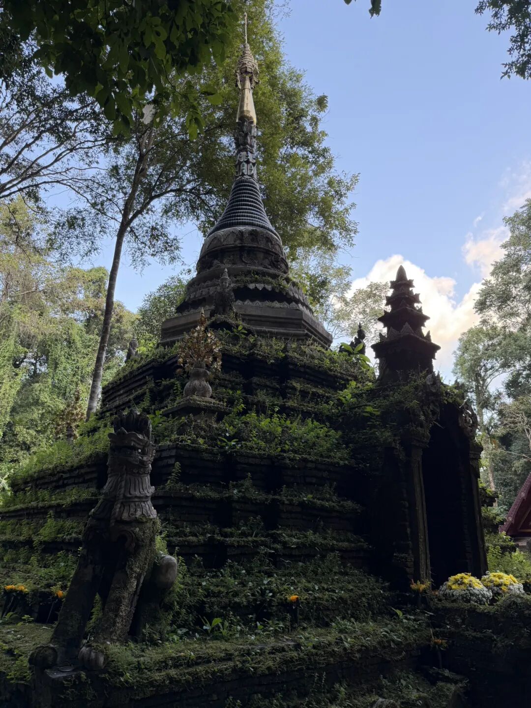 清迈古城兰纳王朝历史寺庙文化体验_清迈素贴山僧侣小径帕拉寺徒步禅意修行_清迈