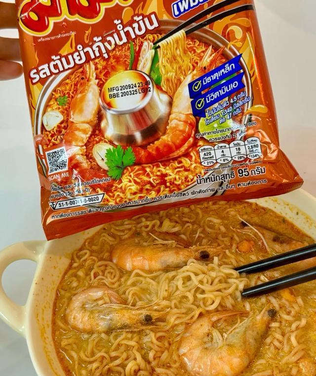 泰国零食推荐_榴莲味肉松米饼攻略_泰国中国零食