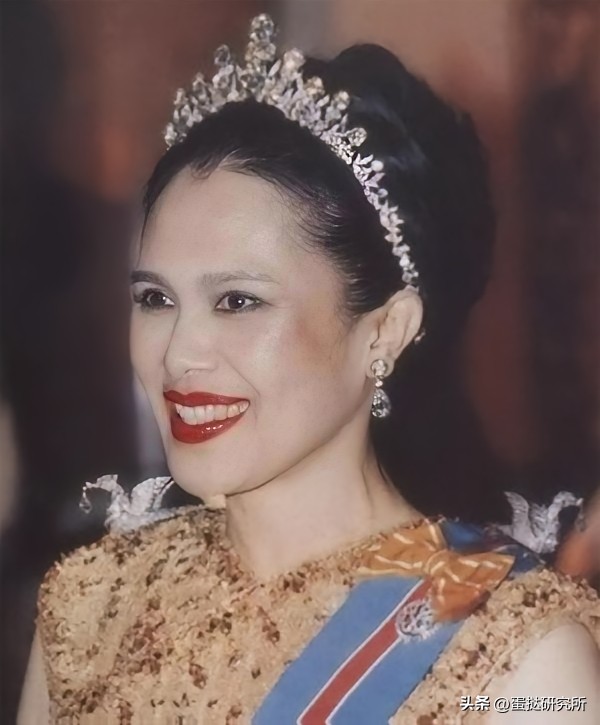 曼谷诗丽吉王太后葬礼 王室权力微调 王子接班问题_曼谷