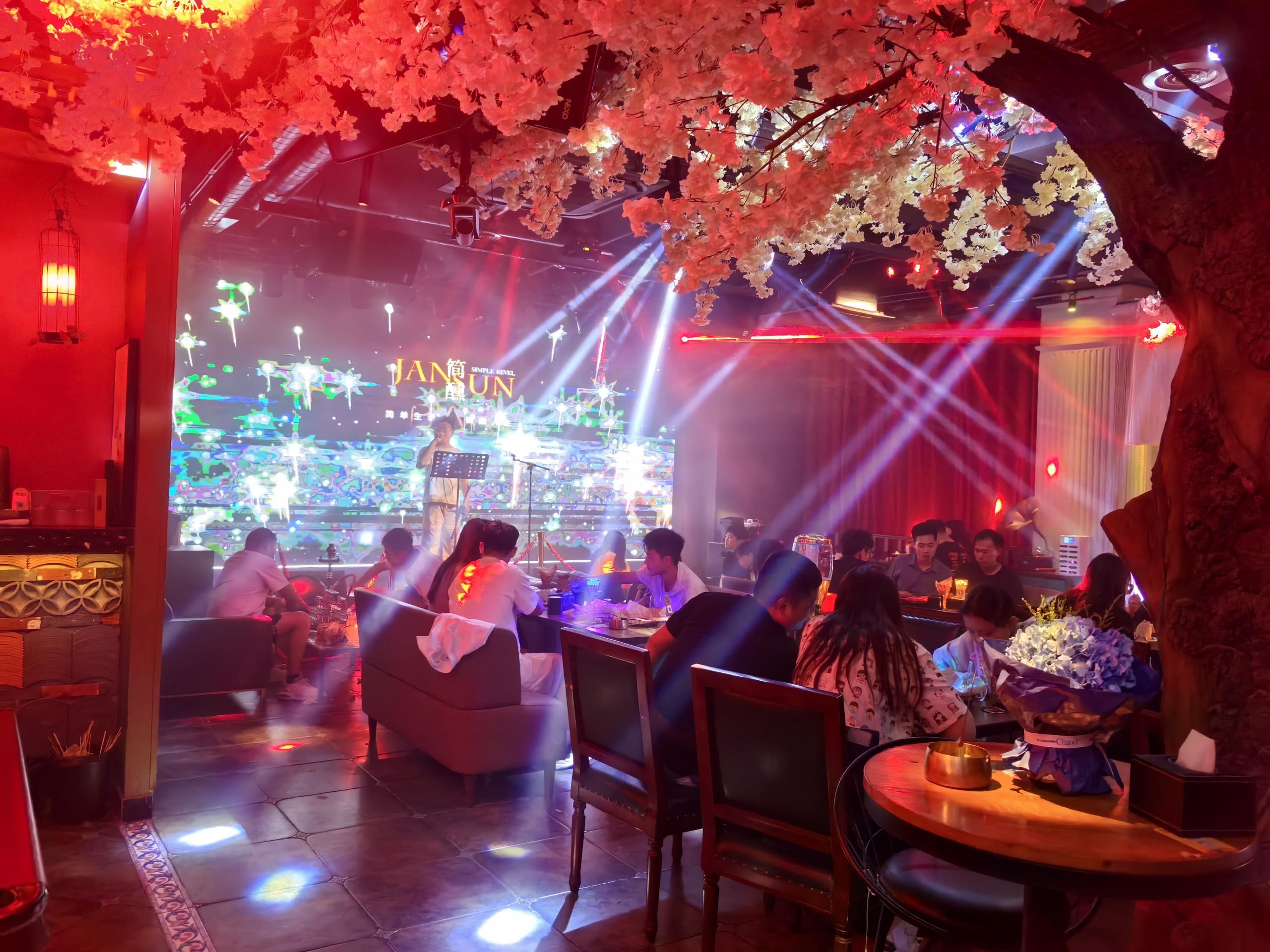 泰国曼谷佛庙旅游_泰国人妖表演观赏_泰国旅游