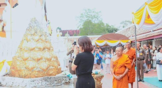 曼谷大皇宫黄丝巾 提帮功偶遇王储 诗妮娜别墅过户_曼谷