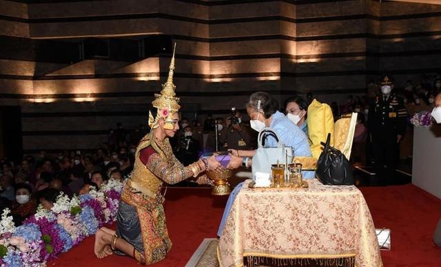 曼谷_曼谷大皇宫黄丝巾 提帮功偶遇王储 诗妮娜别墅过户