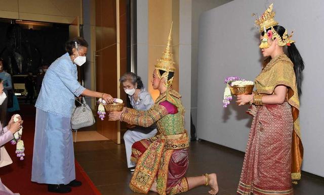 曼谷_曼谷大皇宫黄丝巾 提帮功偶遇王储 诗妮娜别墅过户