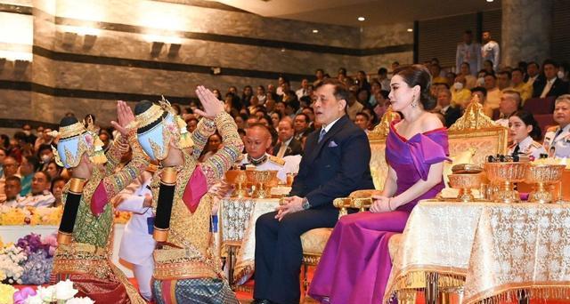 曼谷大皇宫黄丝巾 提帮功偶遇王储 诗妮娜别墅过户_曼谷