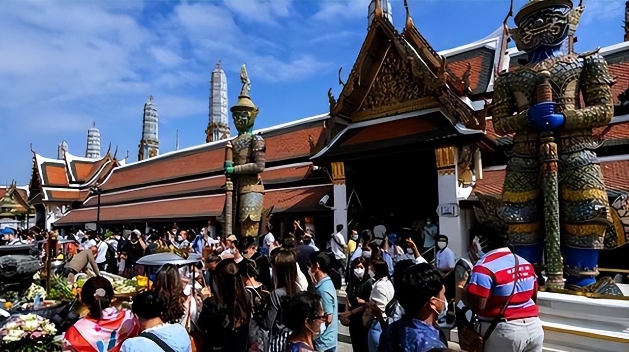 曼谷中国超市_泰国游客数量下降原因_泰国水果摊中文标语