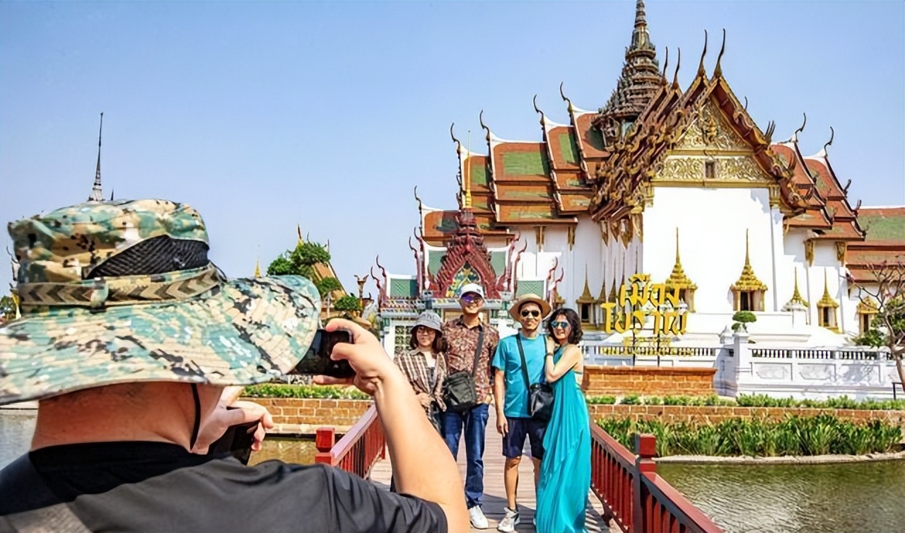 曼谷中国超市_泰国游客数量下降原因_泰国水果摊中文标语