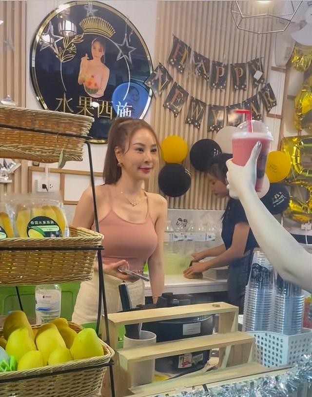 泰国水果摊中文标语_曼谷中国超市_泰国游客数量下降原因