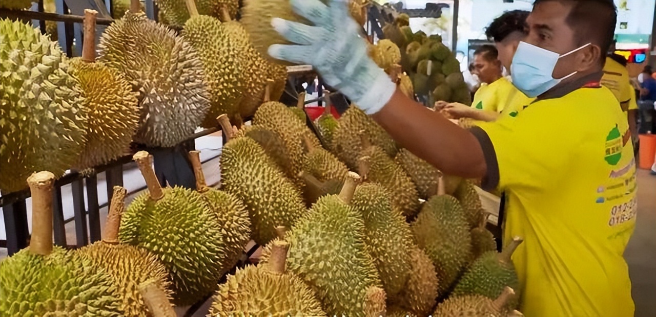 泰国水果摊中文标语_泰国游客数量下降原因_曼谷中国超市