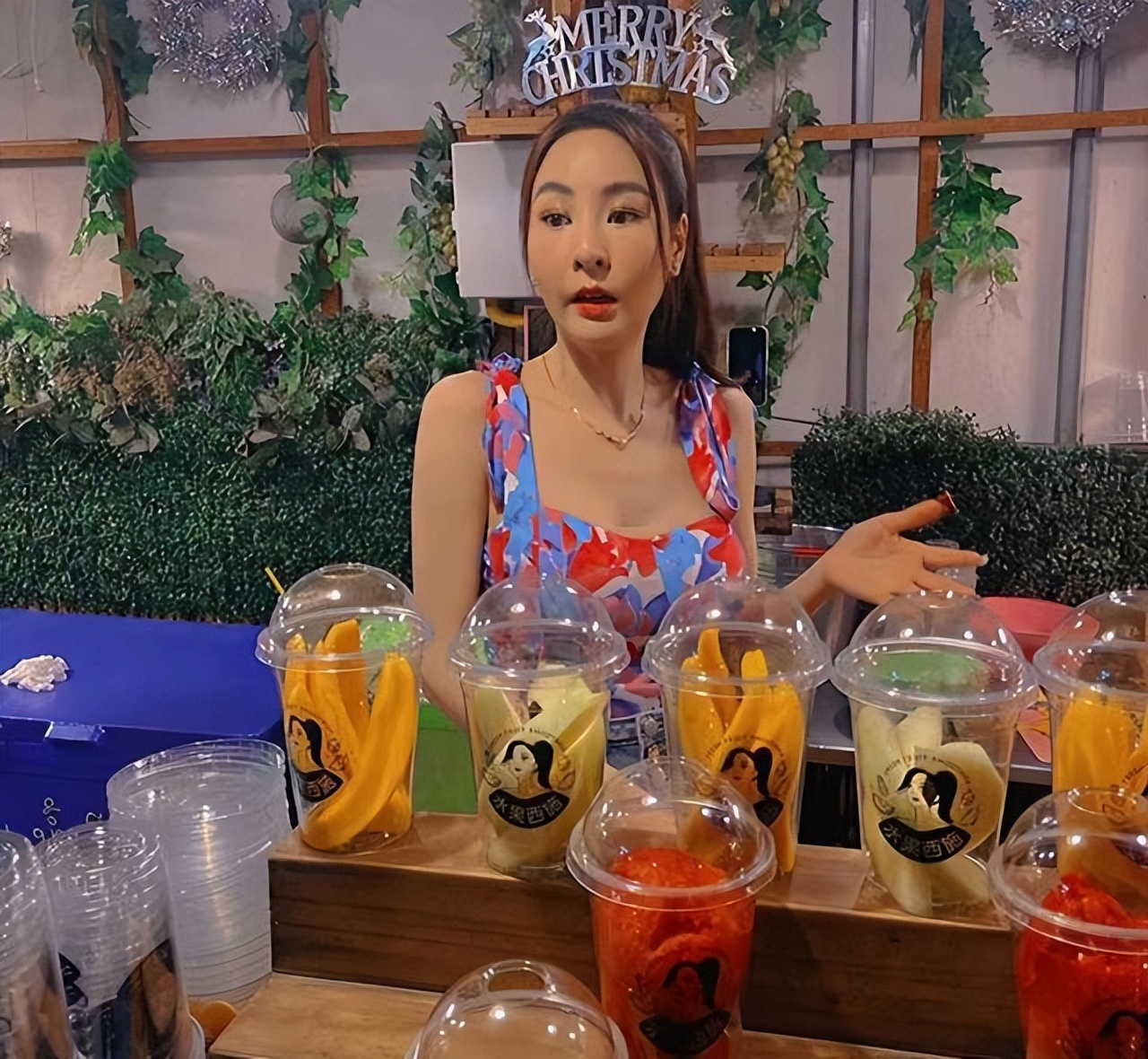 泰国水果摊中文标语_曼谷中国超市_泰国游客数量下降原因