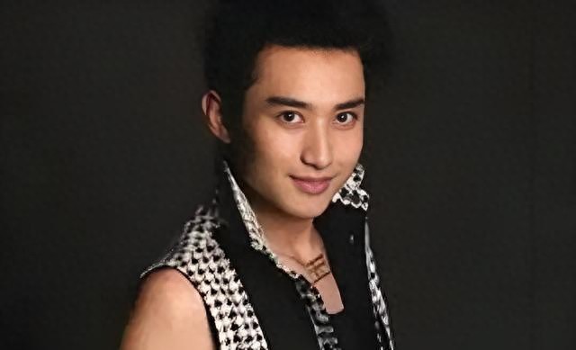 泰国_前央视主持人手机直播带货_泰国生活