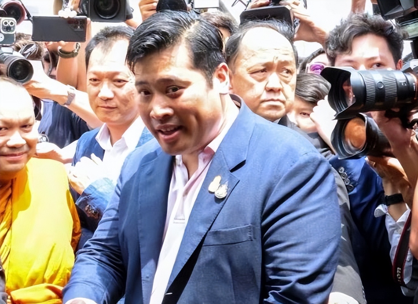 泰国中国超市_中泰军事合作_泰国国王访问中国