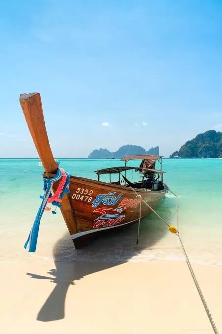 清迈街头卖花人 90度鞠躬 路途平安花环_清迈