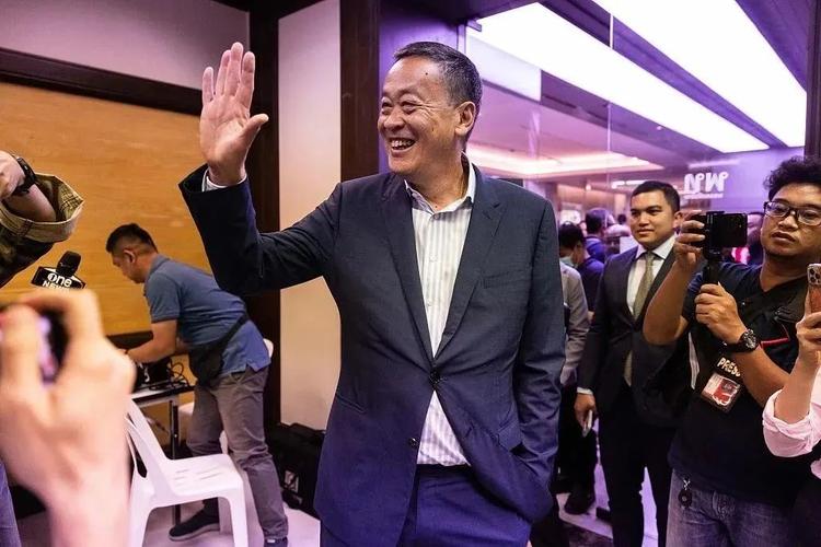 泰国_泰国转向中国_泰国国王访华