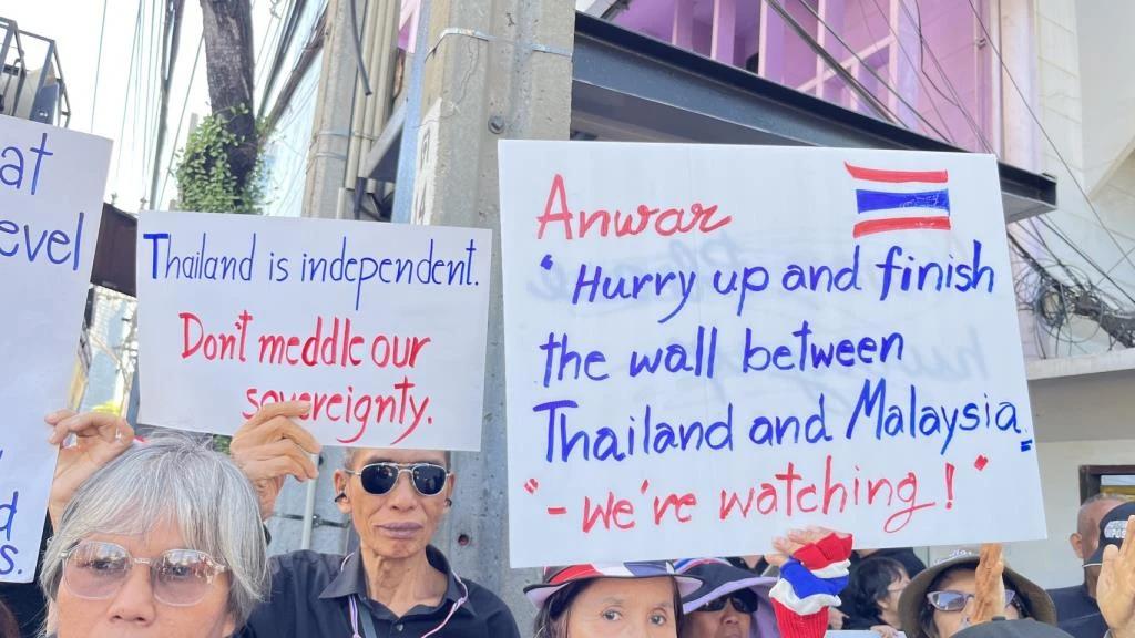 泰国反对外国干预_泰国_泰国红衫军集会